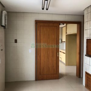 Apartamento com 272m², 3 dormitórios, 2 vagas, no bairro Centro em Caxias do Sul para Comprar