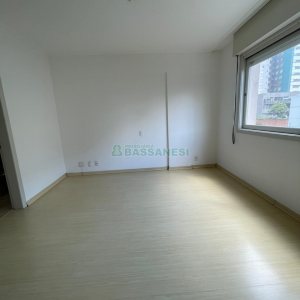 Apartamento com 120m², 4 dormitórios, 1 vaga, no bairro Centro em Caxias do Sul para Alugar