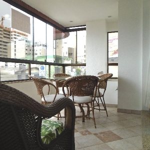 Apto Mobiliado com 250m², 3 dormitórios, 2 vagas, no bairro São Pelegrino em Caxias do Sul para Comprar