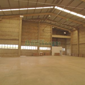 Pavilhão com 1534m², no bairro Forqueta em Caxias do Sul para Alugar