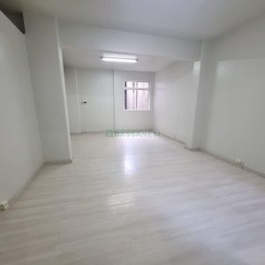 Sala com 42m², no bairro Centro em Caxias do Sul para Alugar