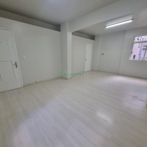 Sala com 42m², no bairro Centro em Caxias do Sul para Alugar