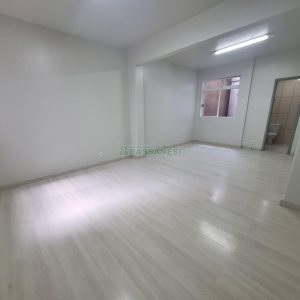 Sala com 42m², no bairro Centro em Caxias do Sul para Alugar