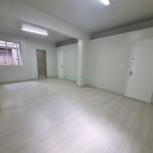 Sala com 42m², no bairro Centro em Caxias do Sul para Alugar