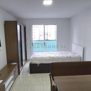 Kitinete Mobiliado com 30m², 1 dormitório, no bairro Sagrada Família em Caxias do Sul para Alugar
