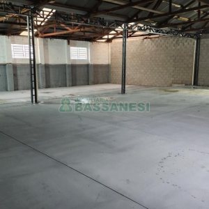 Pavilhão com 400m², no bairro São José em Caxias do Sul para Alugar