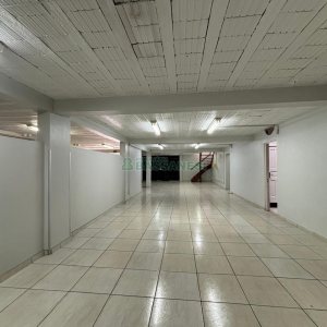 Loja com 980m², 6 vagas, no bairro Centro em Caxias do Sul para Alugar