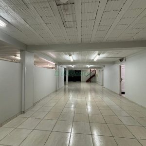 Loja com 980m², 6 vagas, no bairro Centro em Caxias do Sul para Alugar