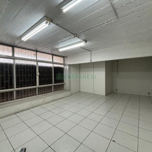 Loja com 980m², 6 vagas, no bairro Centro em Caxias do Sul para Alugar