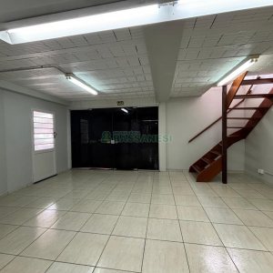 Loja com 980m², 6 vagas, no bairro Centro em Caxias do Sul para Alugar