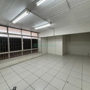 Loja com 980m², 6 vagas, no bairro Centro em Caxias do Sul para Alugar