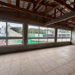 Loja com 980m², 6 vagas, no bairro Centro em Caxias do Sul para Alugar