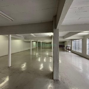 Loja com 980m², 6 vagas, no bairro Centro em Caxias do Sul para Alugar