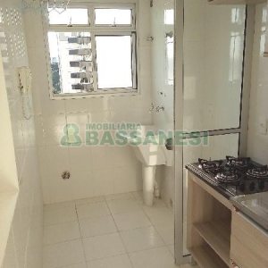 Apartamento com 53m², 2 dormitórios, 1 vaga, no bairro Lourdes em Caxias do Sul para Comprar