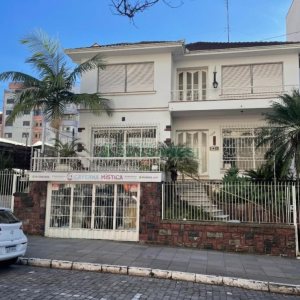 Casa com 300m², no bairro Centro em Caxias do Sul para Comprar