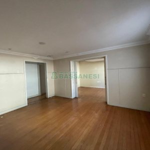 Casa com 300m², no bairro Centro em Caxias do Sul para Comprar