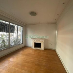 Casa com 300m², no bairro Centro em Caxias do Sul para Comprar