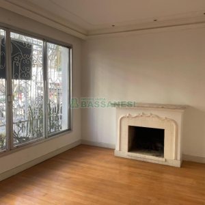 Casa com 300m², no bairro Centro em Caxias do Sul para Comprar