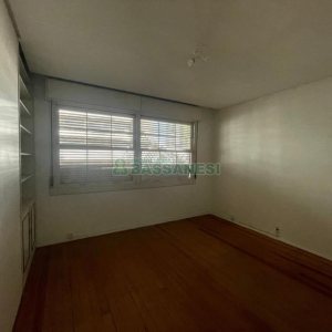 Casa com 300m², no bairro Centro em Caxias do Sul para Comprar
