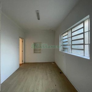 Casa com 300m², no bairro Centro em Caxias do Sul para Comprar