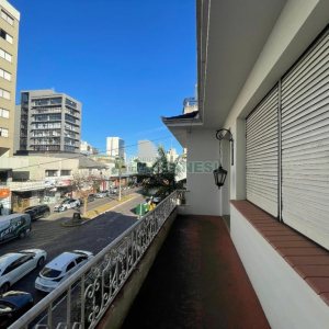 Casa com 300m², no bairro Centro em Caxias do Sul para Comprar