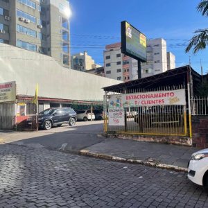Casa com 300m², no bairro Centro em Caxias do Sul para Comprar