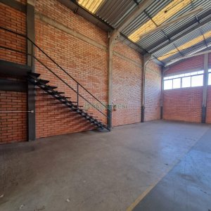 Pavilhão com 300m², no bairro Centenário em Caxias do Sul para Alugar