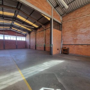 Pavilhão com 300m², no bairro Centenário em Caxias do Sul para Alugar