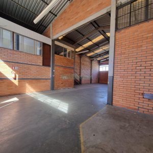 Pavilhão com 300m², no bairro Centenário em Caxias do Sul para Alugar