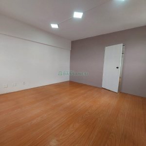 Sala com 55m², 1 vaga, no bairro Rio Branco em Caxias do Sul para Alugar