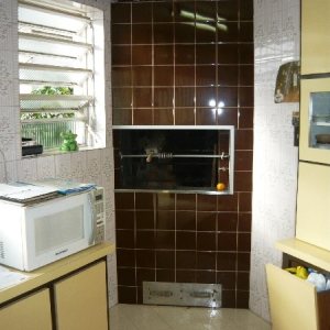 Casa com 250m², 4 dormitórios, 5 vagas, no bairro Pio X em Caxias do Sul para Comprar