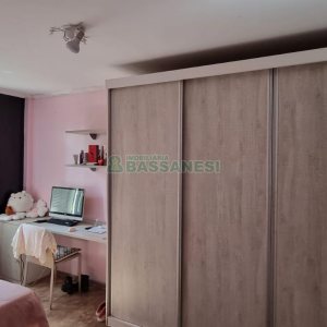 Casa com 320m², 8 dormitórios, 5 vagas, no bairro Bela Vista em Caxias do Sul para Comprar