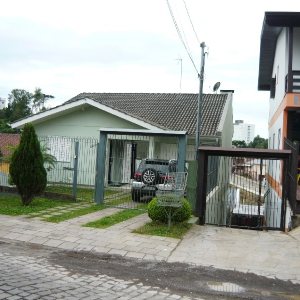Casa com 320m², 8 dormitórios, 5 vagas, no bairro Bela Vista em Caxias do Sul para Comprar