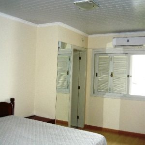 Casa com 320m², 8 dormitórios, 5 vagas, no bairro Bela Vista em Caxias do Sul para Comprar