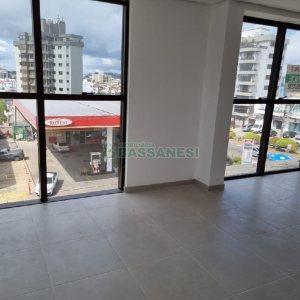Sala com 64m², 1 vaga, no bairro Madureira em Caxias do Sul para Comprar