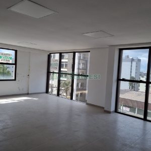 Sala com 64m², 1 vaga, no bairro Madureira em Caxias do Sul para Comprar