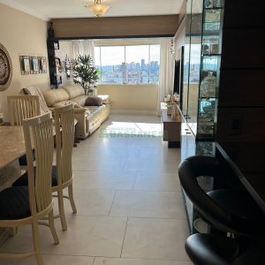 Apartamento com 94m², 3 dormitórios, 2 vagas, no bairro Rio Branco em Caxias do Sul para Comprar