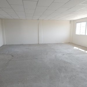 Sala com 85m², no bairro Vinhedos em Caxias do Sul para Comprar
