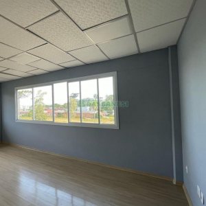 Sala com 55m², 1 vaga, no bairro Vinhedos em Caxias do Sul para Comprar