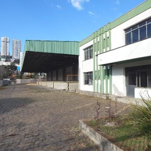 Pavilhão com 1397m², no bairro São José em Caxias do Sul para Alugar