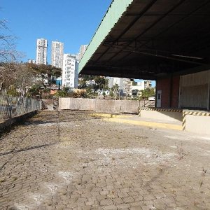 Pavilhão com 1397m², no bairro São José em Caxias do Sul para Alugar