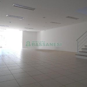 Loja com 500m², no bairro Villagio Iguatemi em Caxias do Sul para Alugar