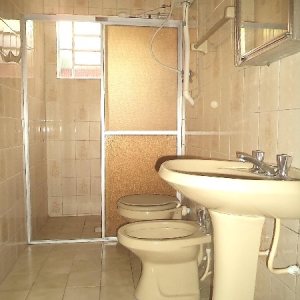 Casa com 160m², 6 dormitórios, 1 vaga, no bairro Pio X em Caxias do Sul para Comprar