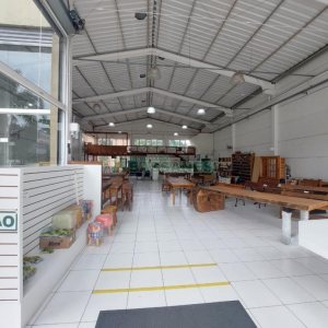 Loja com 350m², no bairro Planalto em Caxias do Sul para Alugar