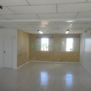 Sala com 61m², no bairro Centro em Caxias do Sul para Comprar