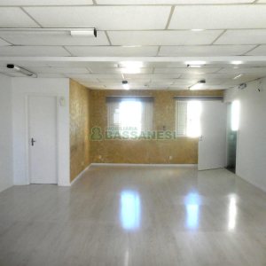 Sala com 61m², no bairro Centro em Caxias do Sul para Comprar