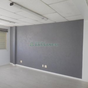 Sala com 61m², no bairro Centro em Caxias do Sul para Comprar