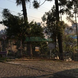 Casa, 4 dormitórios, 1 vaga, no bairro Jardelino Ramos em Caxias do Sul para Comprar