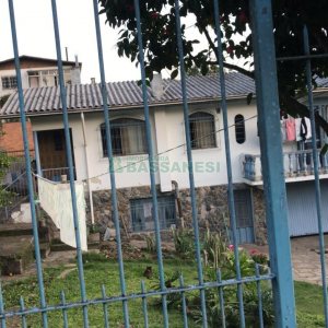 Casa, 4 dormitórios, 1 vaga, no bairro Jardelino Ramos em Caxias do Sul para Comprar