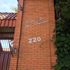 Apartamento com 190m², 3 dormitórios, 2 vagas, no bairro Madureira em Caxias do Sul para Alugar